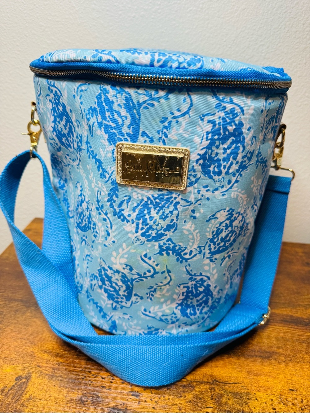 Lilly Pulitzer Blue Turtle Print Insulated Cylinder Cooler Bag Shoulder Strap